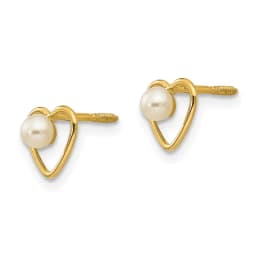 madi-k-fw-cultured-pearl-birthstone-heart-earrings