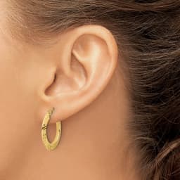 14k-polished-and-diamond-cut-knife-edge-hoop-earrings